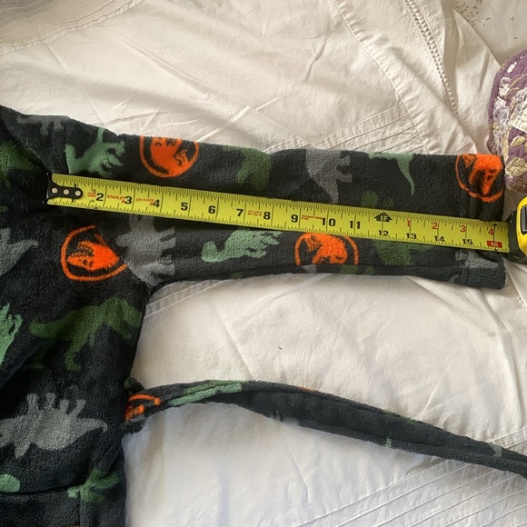 Jurassic World Dominion Fleece Robe Boys Size 8 Belt Dinosaur EUC Jurassic Park - Picture 10 of 13